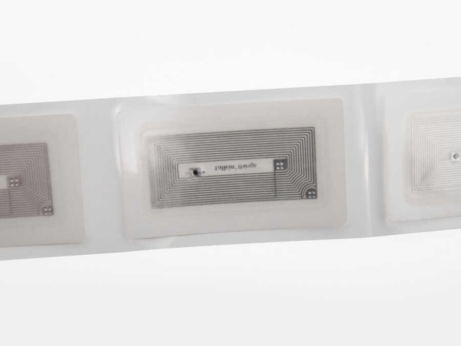 I-Label RFID labels on rolls for boxes and warehouse labeling